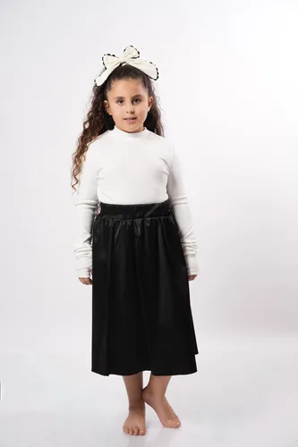 חצאית סאטן שחורה